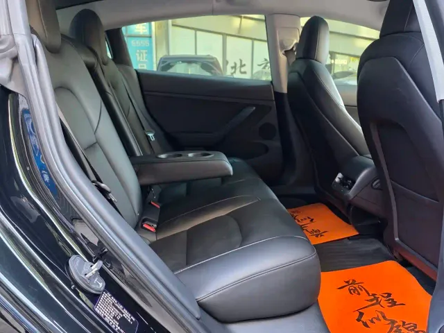 Tesla Model 3 — Фото автомобиля 9