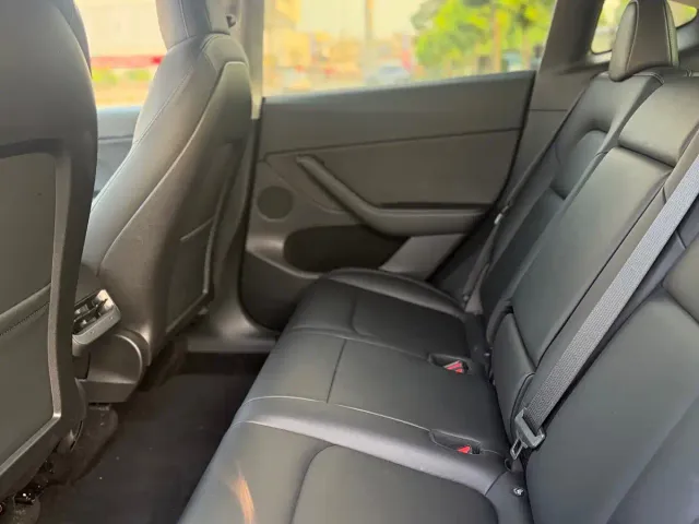 Tesla Model Y — Фото автомобиля 9