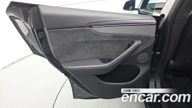 Tesla Model Y — Фото автомобиля 25