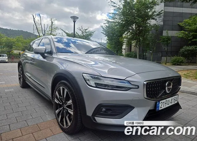 Volvo V60 — Фото автомобиля 8
