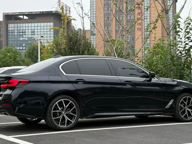 BMW 5 Series — Фото автомобиля 9