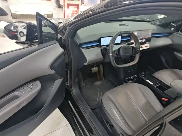 Lynk & Co Z20 — Фото автомобиля 15
