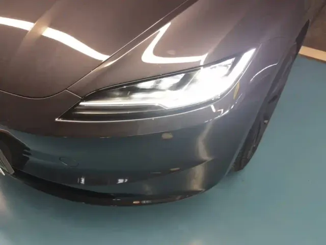 Tesla Model 3 — Фото автомобиля 23