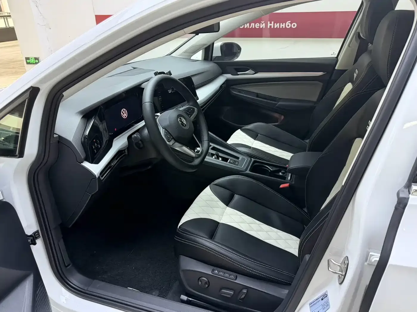 Volkswagen Golf 2023 280TSI DSG Pro — Фото автомобиля 14