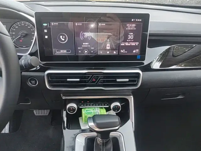 Geely Binyue — Фото автомобиля 12
