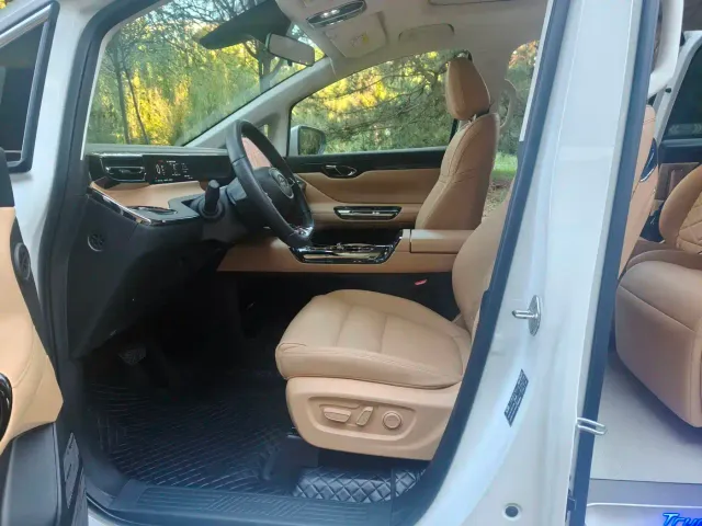GAC Trumpchi E8 — Фото автомобиля 9