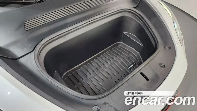 Tesla Model Y — Фото автомобиля 6