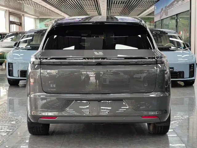 Li Auto L7 — Фото автомобиля 14