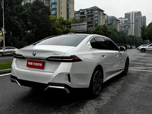 BMW 5 Series — Фото автомобиля 5