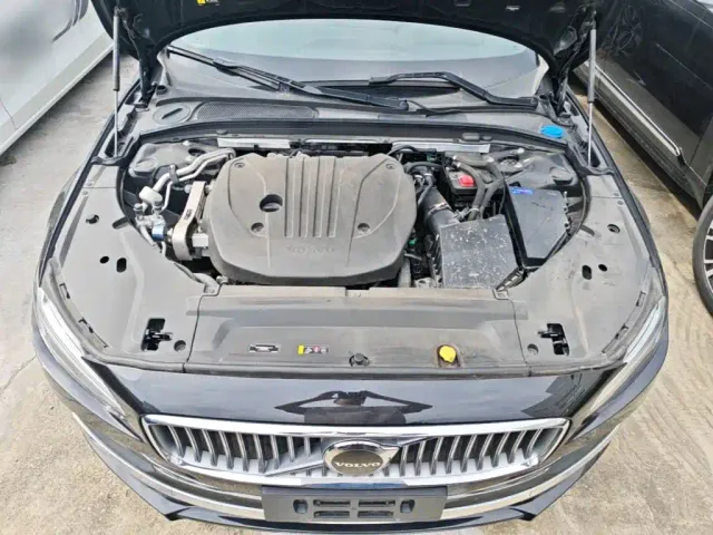 Volvo S90 — Фото автомобиля 24