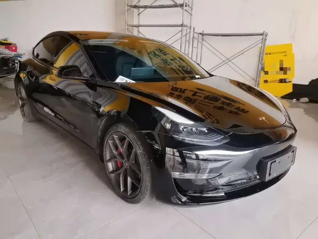 Tesla Model 3 — Фото автомобиля 3
