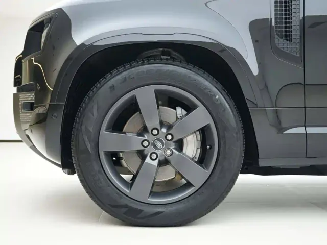 Land Rover Defender — Фото автомобиля 15