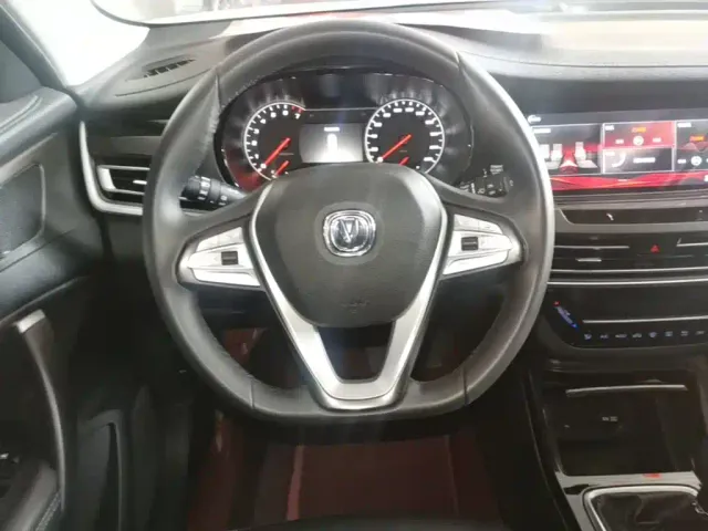 Changan CS35 Plus — Фото автомобиля 10