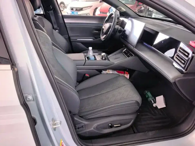 BYD Qin L — Фото автомобиля 24