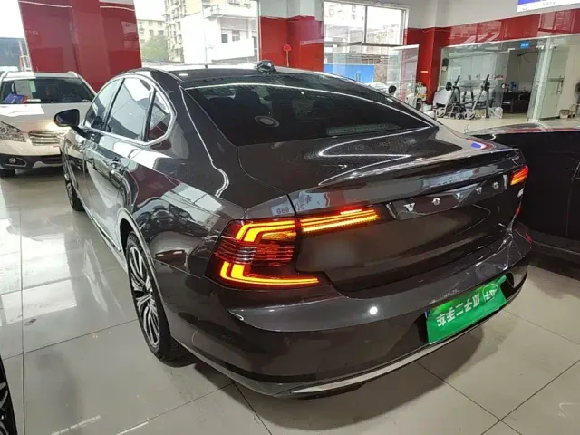 Volvo S90 — Фото автомобиля 4