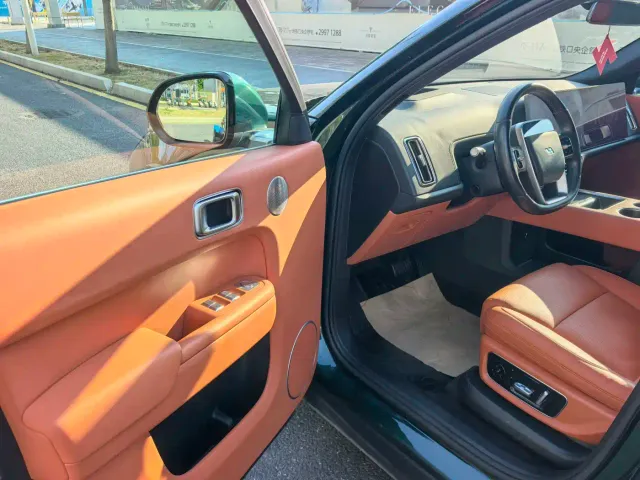 Li Auto L8 — Фото автомобиля 8