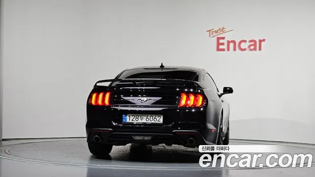 Ford Mustang — Фото автомобиля 4