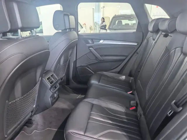 Audi Q5L — Фото автомобиля 9