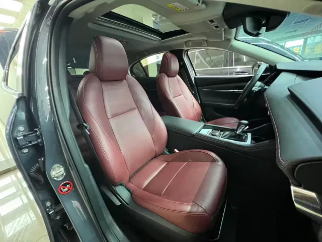 Mazda Axela — Фото автомобиля 22