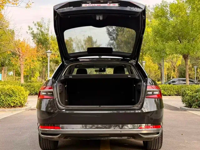 Skoda Superb — Фото автомобиля 14