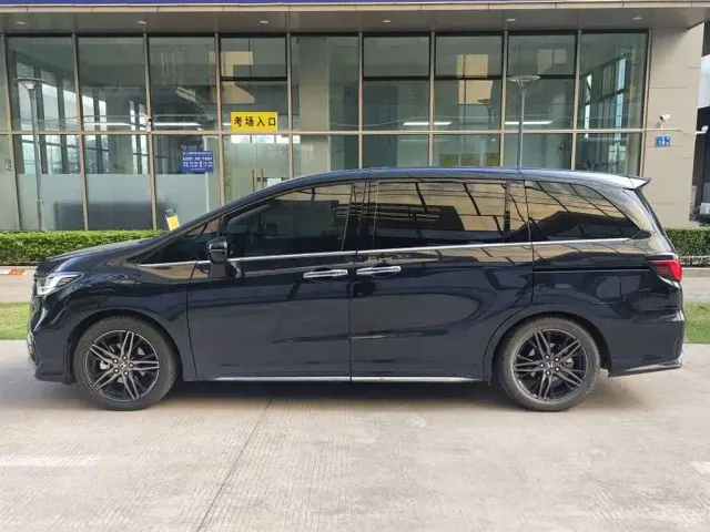 Honda Odyssey — Фото автомобиля 3