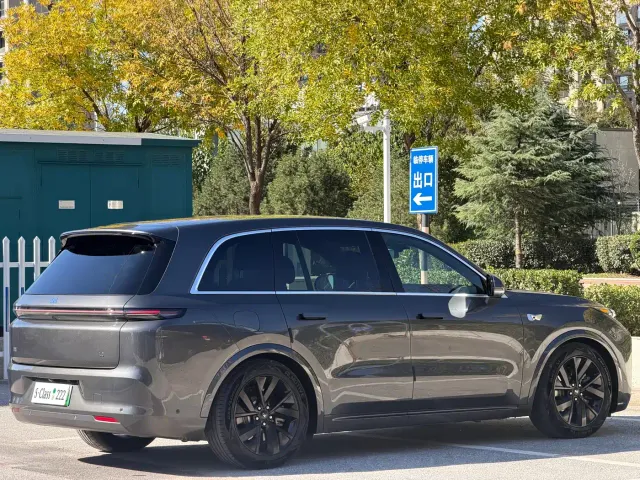 Li Auto L8 — Фото автомобиля 6