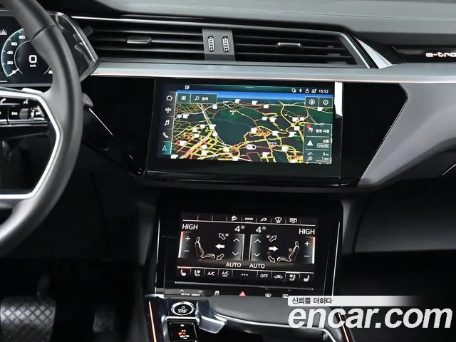 Audi e-tron — Фото автомобиля 14