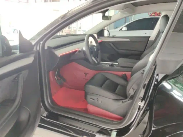 Tesla Model Y — Фото автомобиля 15