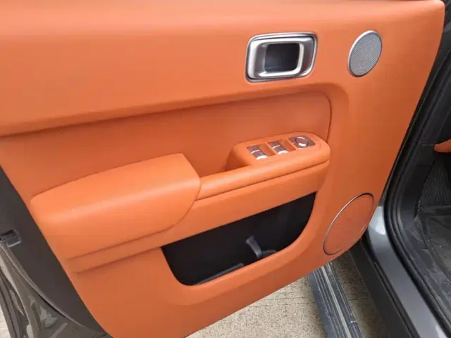Li Auto L8 — Фото автомобиля 7