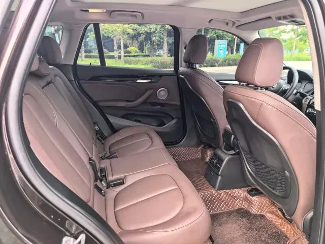 BMW X1 — Фото автомобиля 12