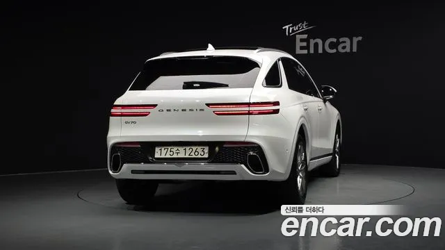 Genesis GV70 2.5T Бензин 2WD — Фото автомобиля 2