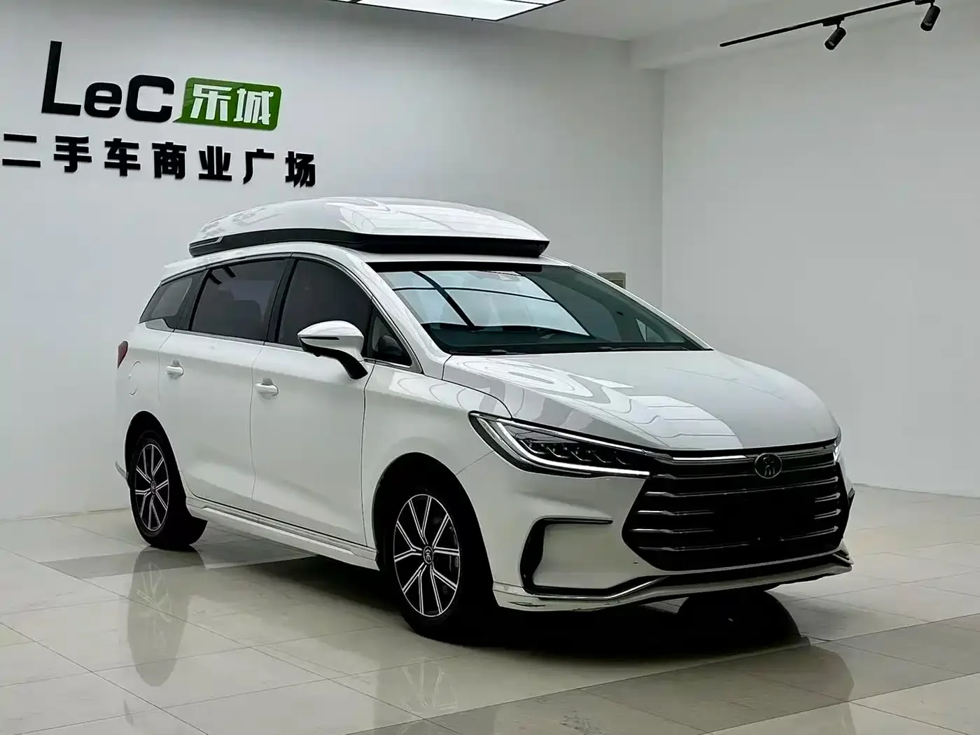 BYD Song MAX New Energy 2022 DM-i 105KM Executive Edition — Фото автомобиля 2