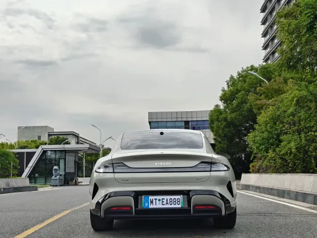 Xiaomi SU7 — Фото автомобиля 9