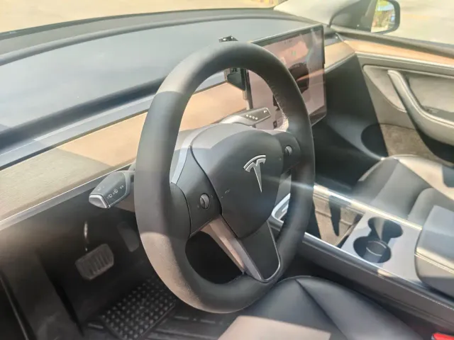 Tesla Model Y — Фото автомобиля 10