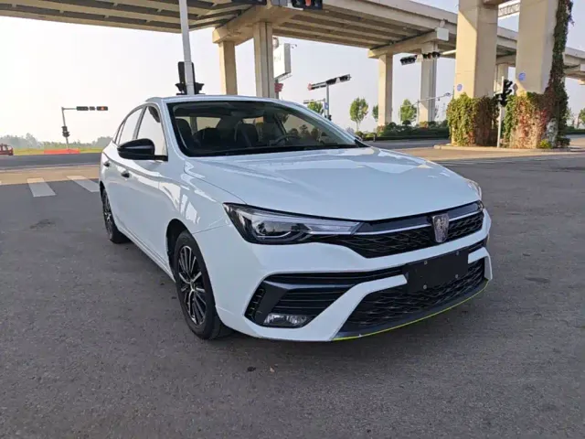 Roewe i5 — Фото автомобиля 3