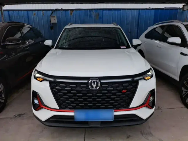Changan CS35 Plus — Фото автомобиля 2