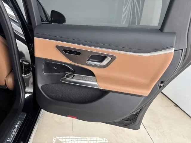 Mercedes-Benz E-Class — Фото автомобиля 22