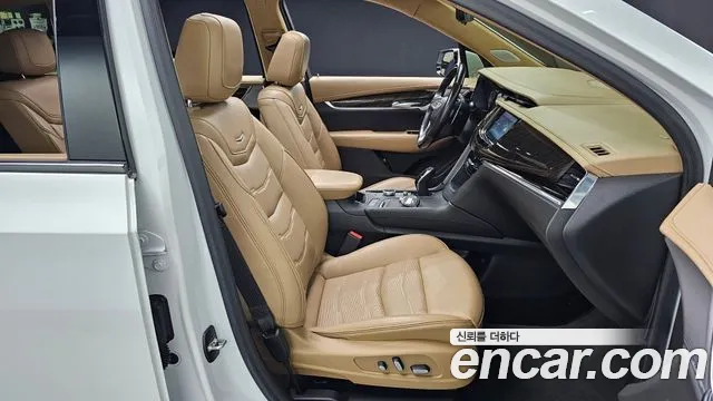 Cadillac XT6 — Фото автомобиля 9