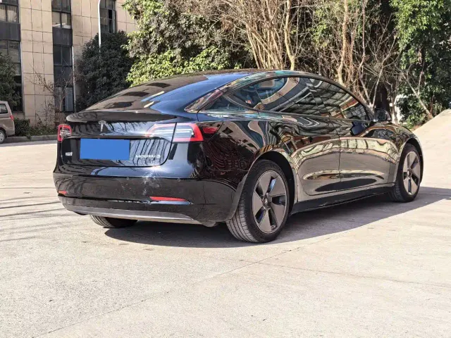 Tesla Model 3 — Фото автомобиля 7