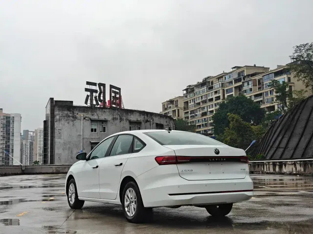 Volkswagen Lavida — Фото автомобиля 8