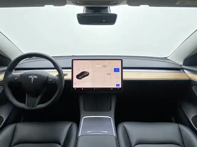 Tesla Model 3 — Фото автомобиля 12