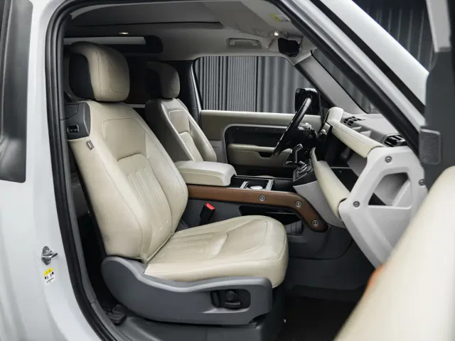 Land Rover Defender — Фото автомобиля 19