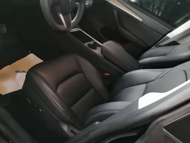 Tesla Model Y — Фото автомобиля 14