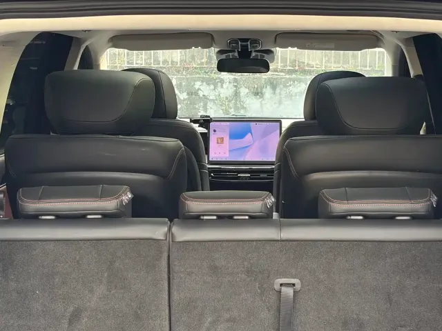 GAC Trumpchi Trumpchi E8 NEV 2024 150km Soaring Dragon Starlight+ — Фото автомобиля 19