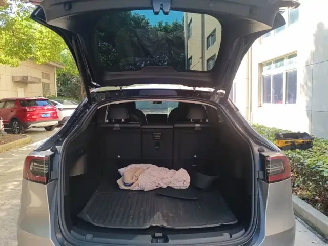 Tesla Model Y — Фото автомобиля 18