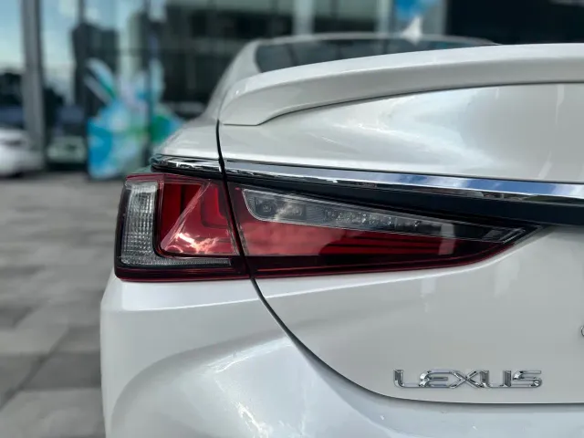 Lexus ES — Фото автомобиля 9