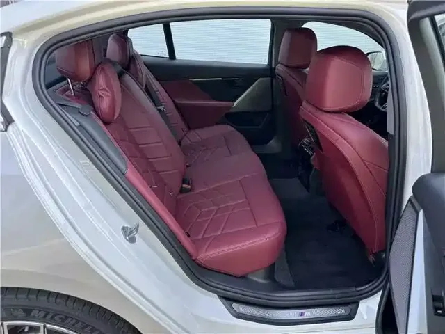 BMW BMW i5 2025 eDrive 35L M Sport Package — Фото автомобиля 5