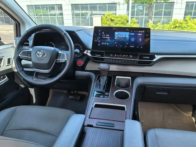 Toyota Granvia — Фото автомобиля 14