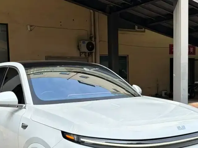 Li Auto L7 — Фото автомобиля 2
