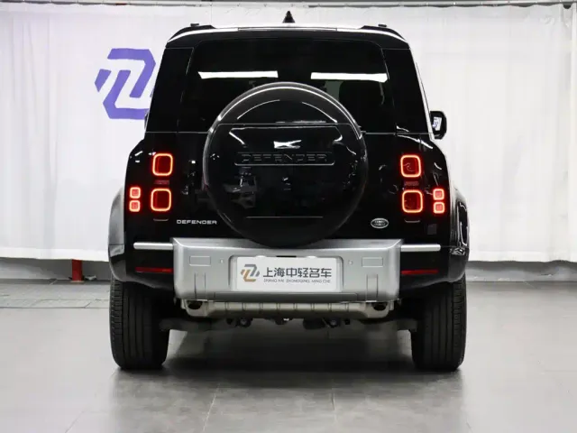 Land Rover Defender — Фото автомобиля 4